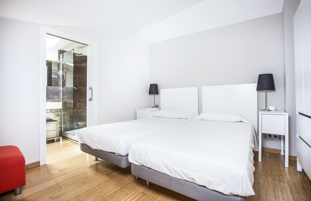Girona Housing Ginesta 9 Apartment ภายนอก รูปภาพ