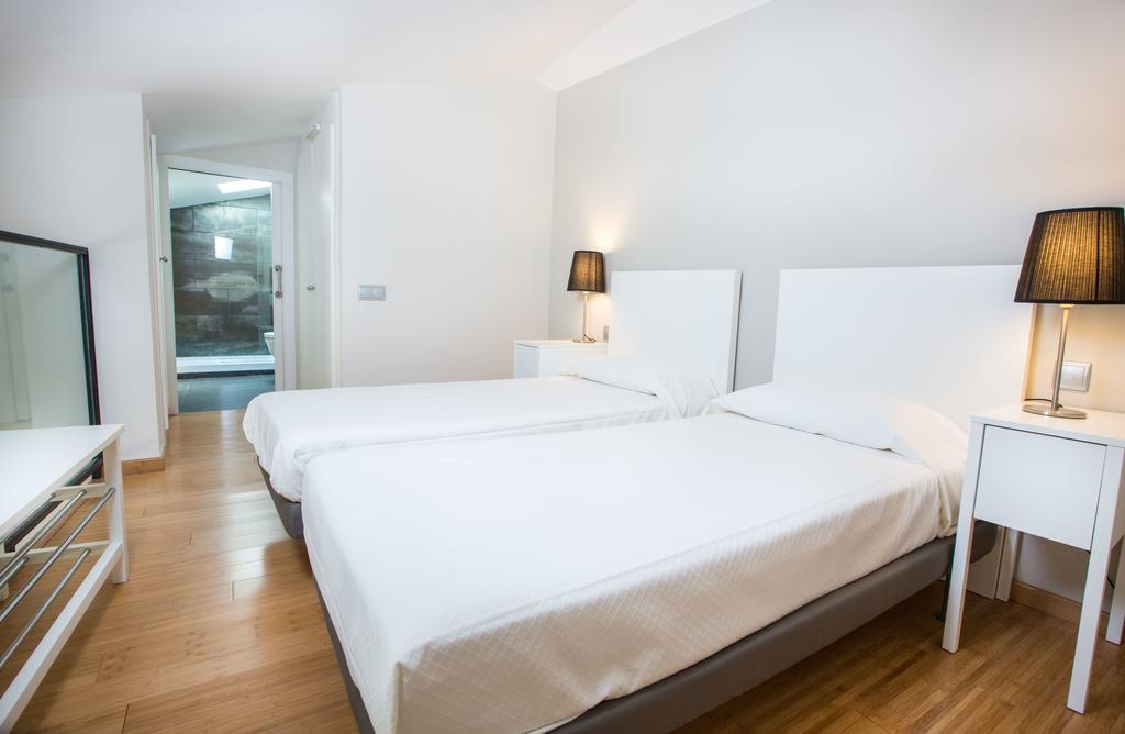 Girona Housing Ginesta 9 Apartment ภายนอก รูปภาพ