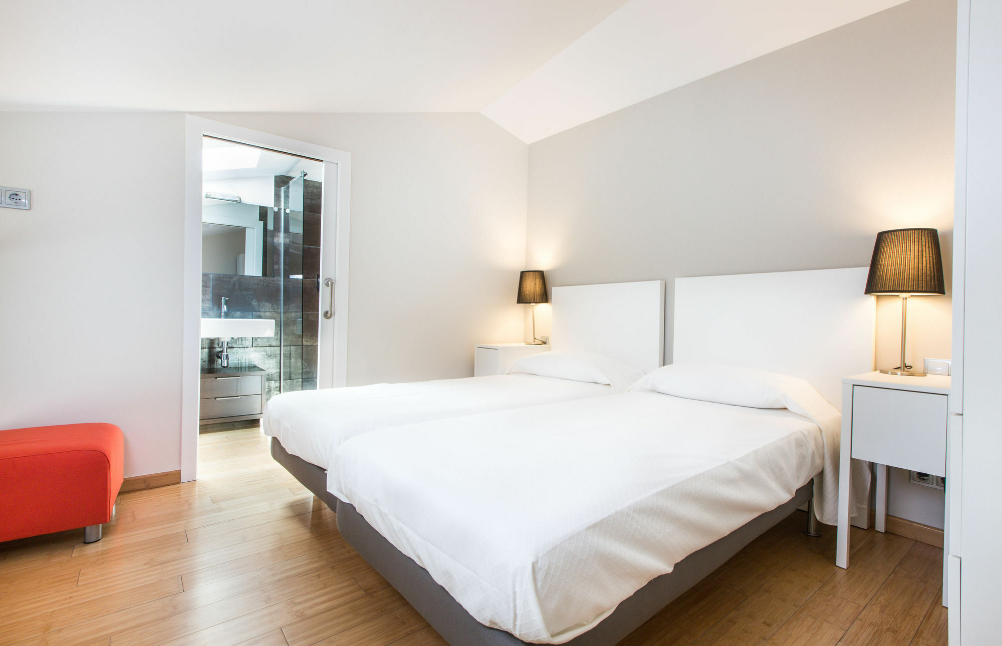 Girona Housing Ginesta 9 Apartment ภายนอก รูปภาพ